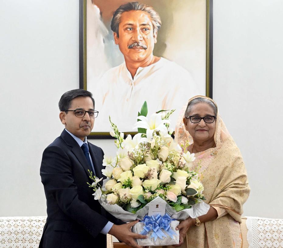 শেখ হাসিনাকে প্রথম অভিনন্দন জানালো বন্ধুদেশ ভারত