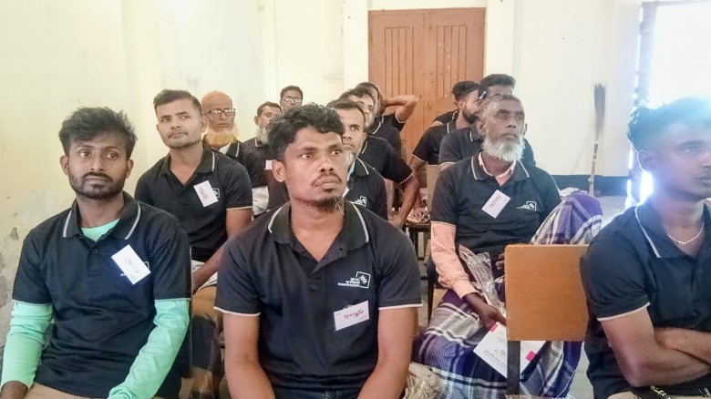 মাগুরার শ্রীপুরে গাভীর কৃত্রিম প্রজনন, খামারিদের দুধ উৎপাদন ও গাভী পালন বিষয়ে প্রশিক্ষণ অনুষ্ঠিত