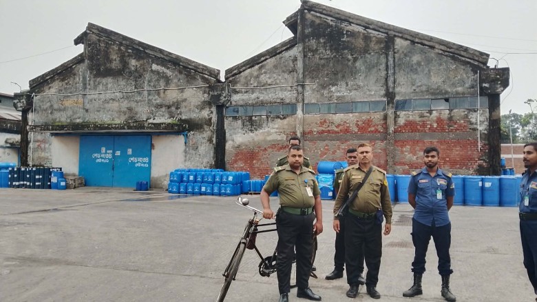 কোয়ার্টজ পাউডারের আড়ালে ৩ টন  জব্দ ভায়াগ্রা অসাধু চক্রের টার্গেট বন্দর থেকে পণ্য
