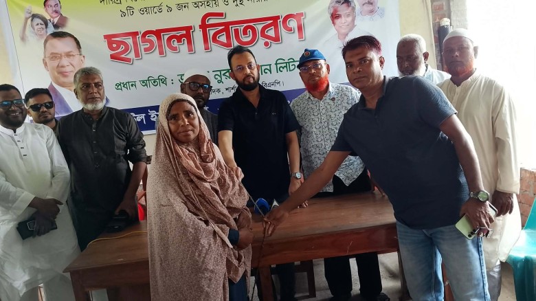শার্শায় বিএনপি নেতা রবিউল ইসলামের উদ্যোগে অসহায় নারীদের মাঝে ছাগল বিতরণ...