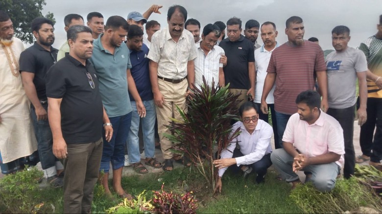 বেনাপোল পৌর বিএনপির সাধারণ সম্পাদক আবু তাহেরের উদ্যোগে বৃক্ষ