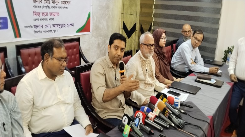 খুলনা’য় প্রাথমিক বিদ্যালয়ে ফিডিং কর্মসূচি ও শিক্ষার মানোন্নয়নে শিক্ষা প্রতিমন্ত্রীর মতবিনিময়
