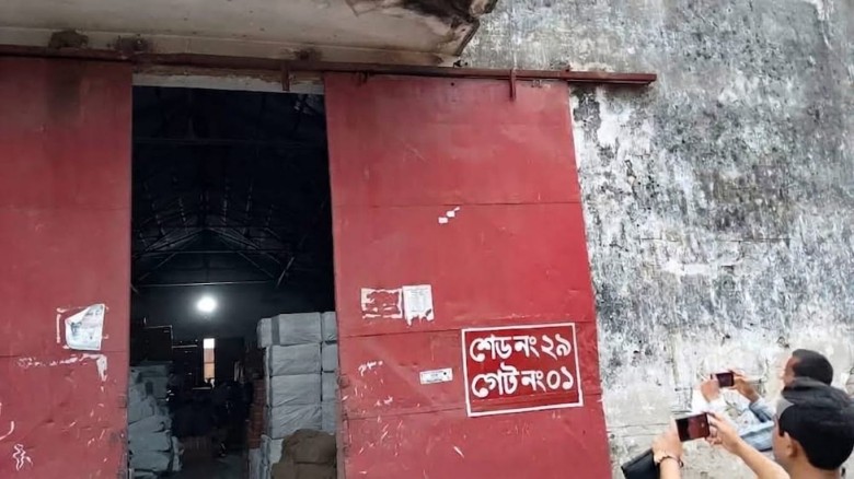 বেনাপোল বন্দরে পণ্য পাচারের অভিযোগে ২৯ নম্বর শেডের দুই ইনচার্জ প্রত্যাহার