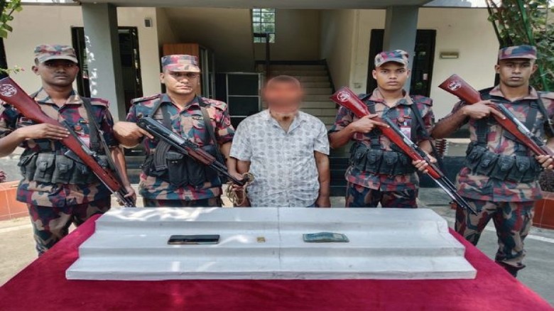 বেনাপোলে ১১৬ গ্রাম স্বর্ণের বারসহ পাচারকারী আটক...